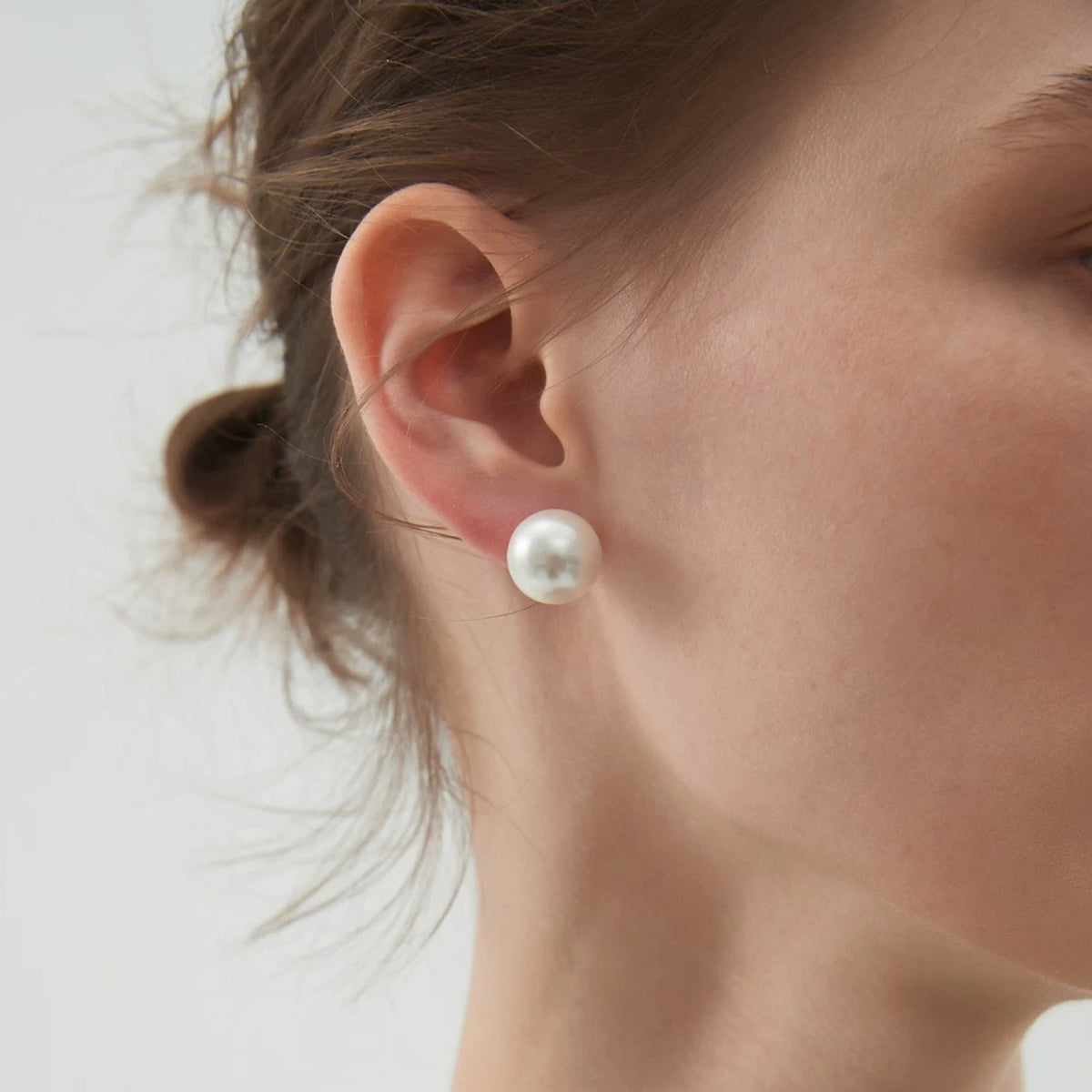 AAAA White Freshwater Round Pearl Stud Earrings 18K Gold