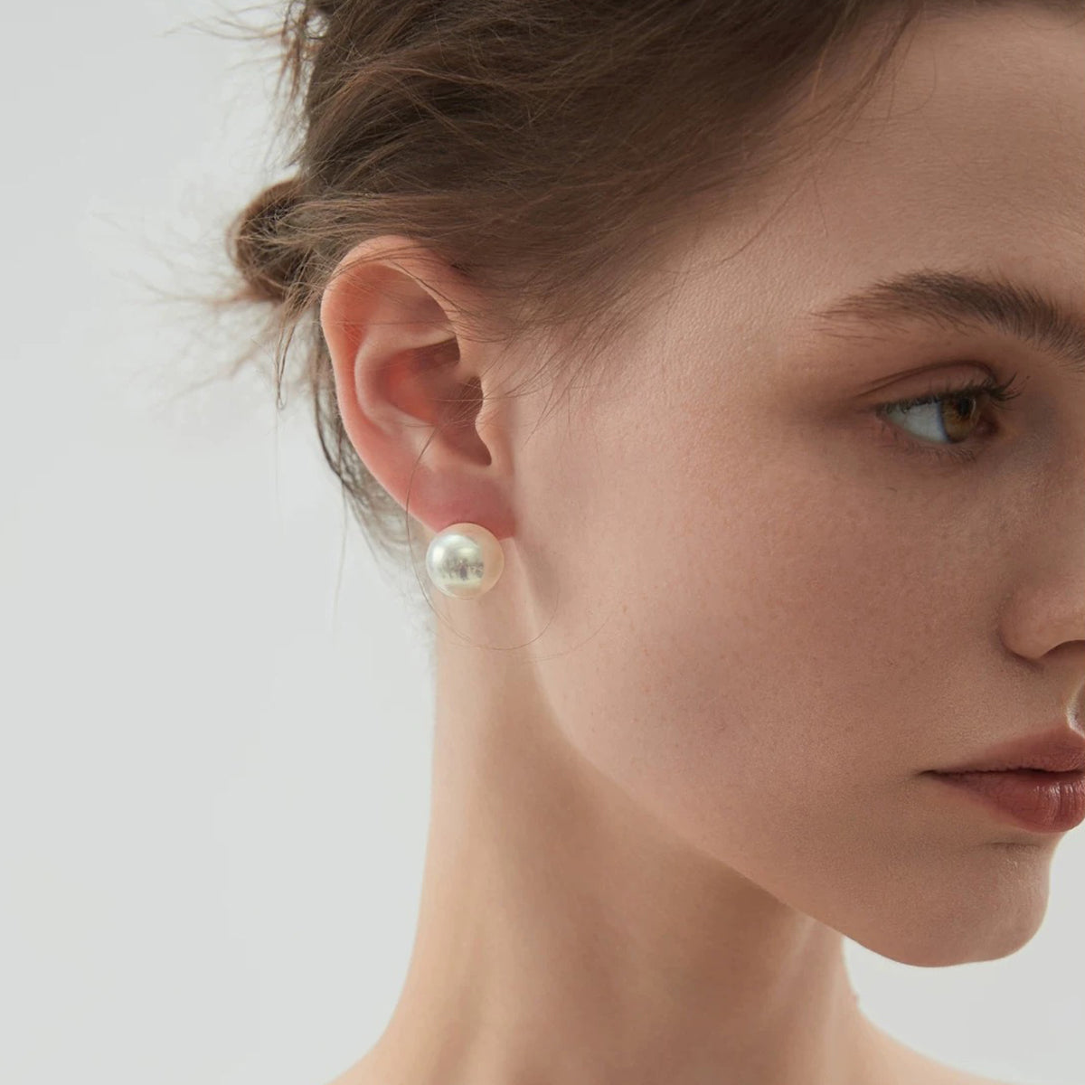 AAAA White Freshwater Round Pearl Stud Earrings 18K Gold