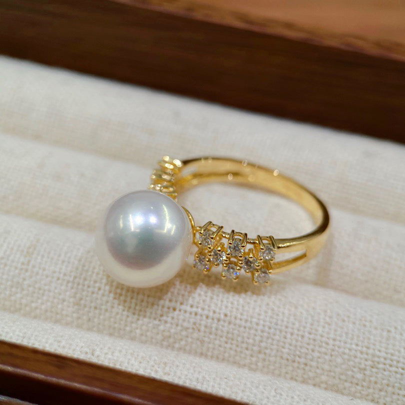 10-11mm Classic White Freshwater Pearl Ring with Pave Diamond