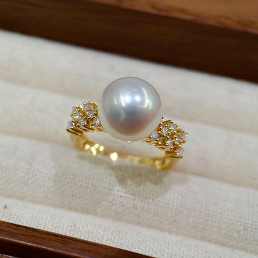 10-11mm Classic White Freshwater Pearl Ring with Pave Diamond