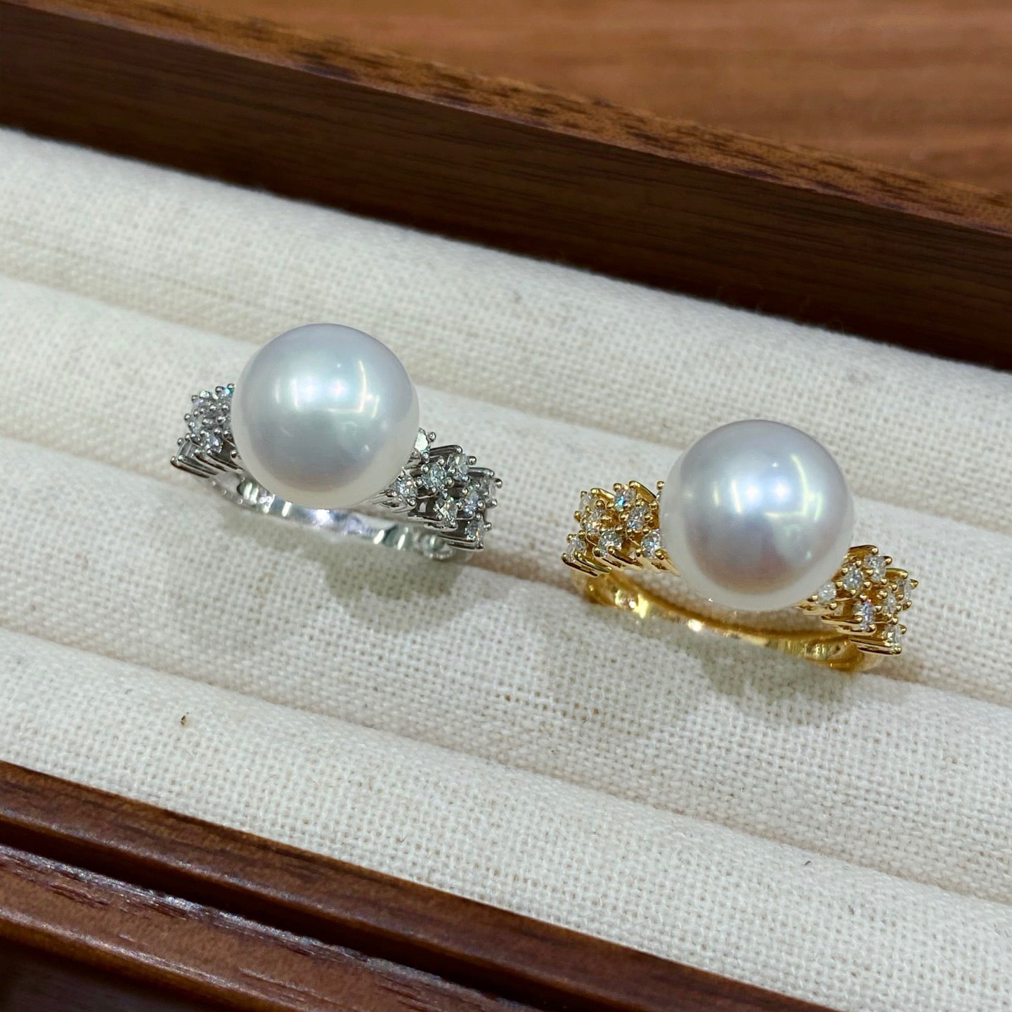 10-11mm Classic White Freshwater Pearl Ring with Pave Diamond
